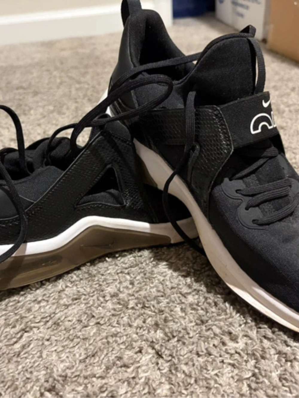 Nike Air Max Black and White Athletic Sneakers Size 9.5